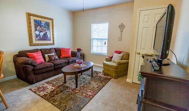 brookdale-kingwood-6-living-room